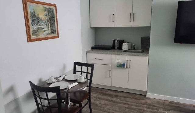 Amazing 4 Bedrooms Entire Home in Winnipeg with Free parking, Wi-fi and more