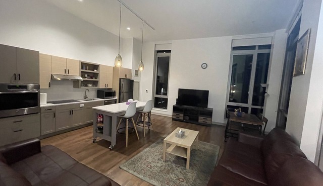AMAZING High Ceiling 3 BED/2 BATH Water view in Boston