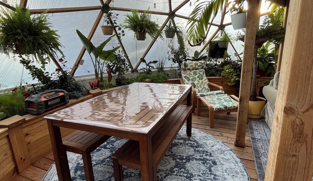 Animal Lovers Dream! 4 Season Tropical Jungle Dome in Burlington!