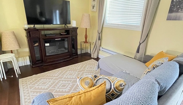 Arbutus west side cozy room