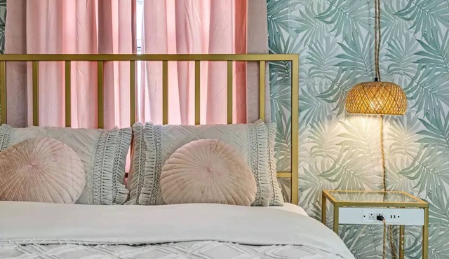Art Deco Den: Crib | Pet | Free Prkg | Fire TV
