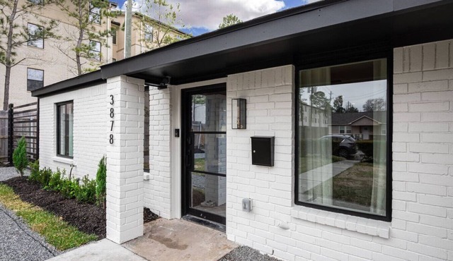 Arthouse · Arthouse, Modern Luxury Getaway w/Hot Tub near DT in Houston