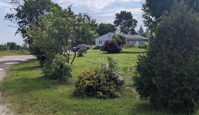 Attached Bungalow on large estate close to Baie-Comeau