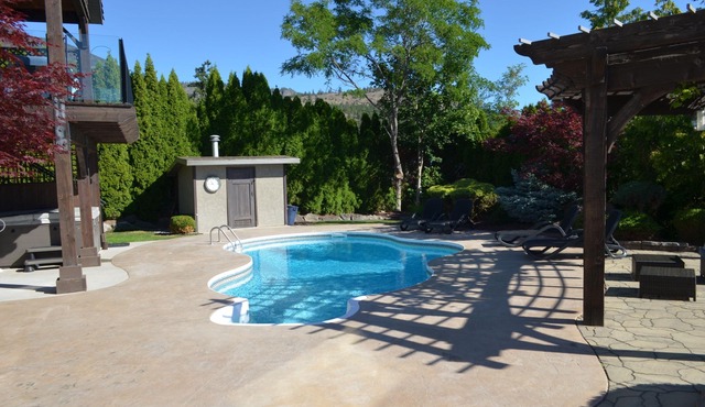 AUGUST CANCELLED- HEAVY DISCOUNT LUXERY WEST KELOWNA OASIS-POOL,HOT TUB-VIEW
