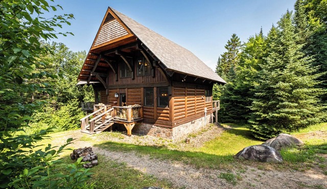 Authentic Northern Log Cabin in the Woods with SPA