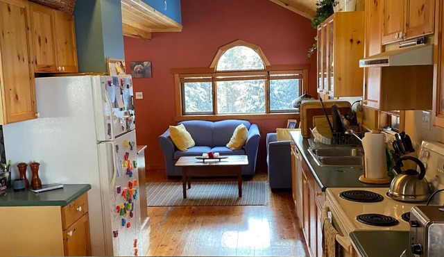 Avery Creek Chalet on Blaeberry Valley