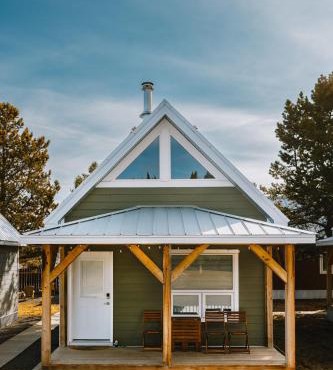 Baldy- Modern tiny home in historic Nordegg
