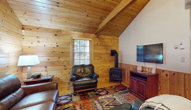 Balsam Fir Cabin - Relax in a 2BR cabin w/kitchen, fireplace, A/C & access to outdoor adventures in Northport