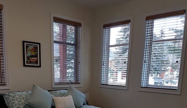 Banff - A Mountain Suite, perfect getaway for two couples, friends, adult family