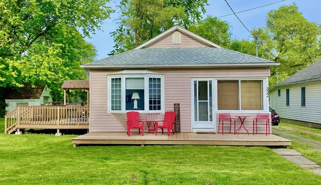 Bay Beach Cottage in Crystal Beach.perfect for a quiet getaway.