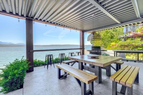 Bayfront Home w/Private Beach in Poulsbo! in Poulsbo
