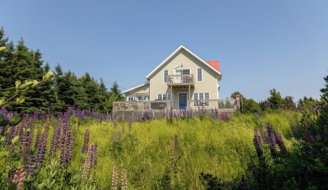 Beach Hill Cottage—Waterview PEI Retreat with Wraparound Deck & Family-Friendly