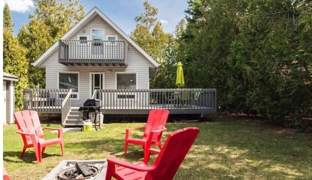 Beach Retreat - 2 min walk to the Beach 2 min walk to main street