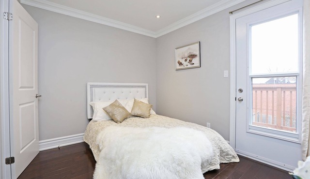 Beaches House with 3 Bdrm & 3 Bath Sleep 8/parking