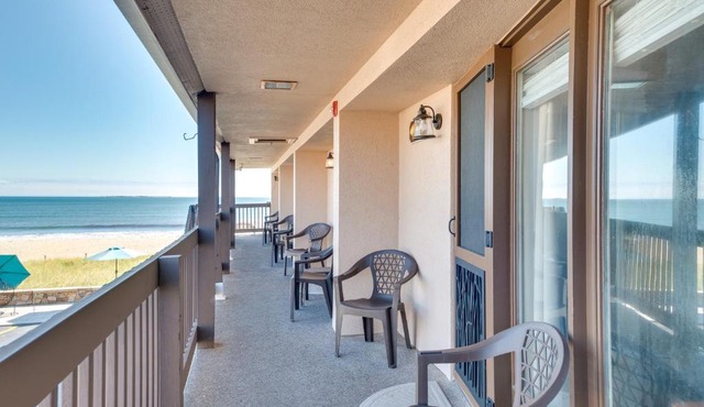 'Beachfront 15' Condo on Old Orchard Beach