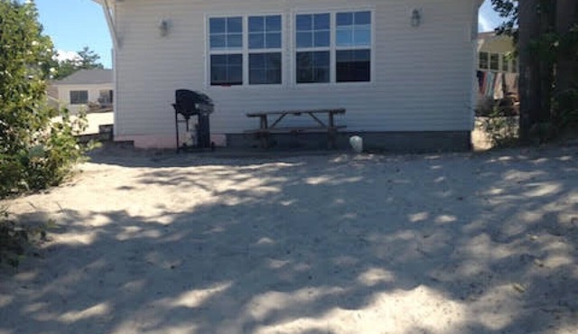 BEACHFRONT COTTAGE IN WASAGA BEACH - SANDPIPER BEACH RESORT - COTTAGE # 2