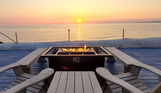 Beachfront Steps to the Sand, Hot Tub Birdwatching in Oak Harbor