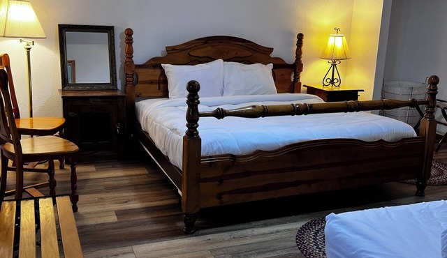 Bear Lake Private Suite sleeps 3 in Paris