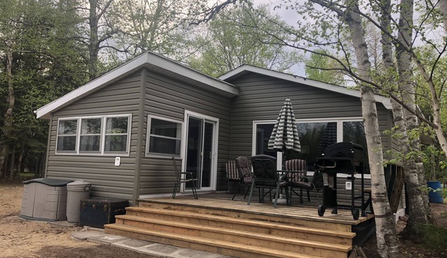 Beautiful 2 bedroom lakefront cottage in Iroquois Falls