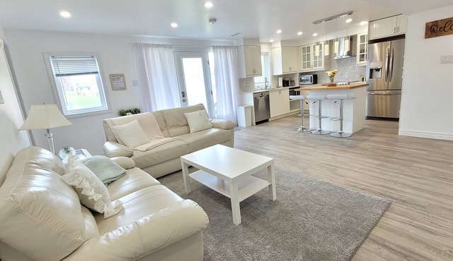 Beautiful 2 Bedroom Apartment Close to Hwy 401 & Hwy 8 in Cambridge