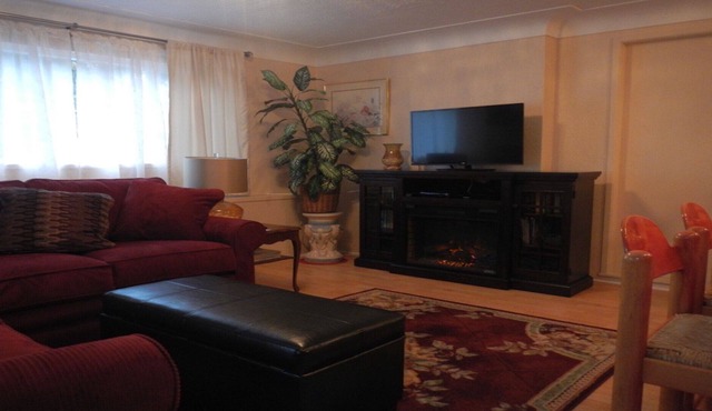 Beautiful 2 bedroom suite close to all the best sites in Victoria