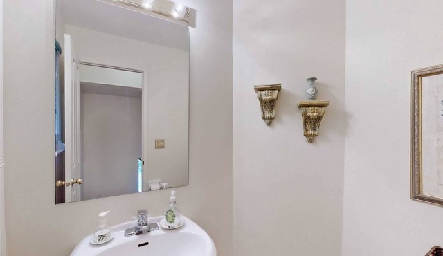 Beautiful 3 Bdrm Home in Berczy Area