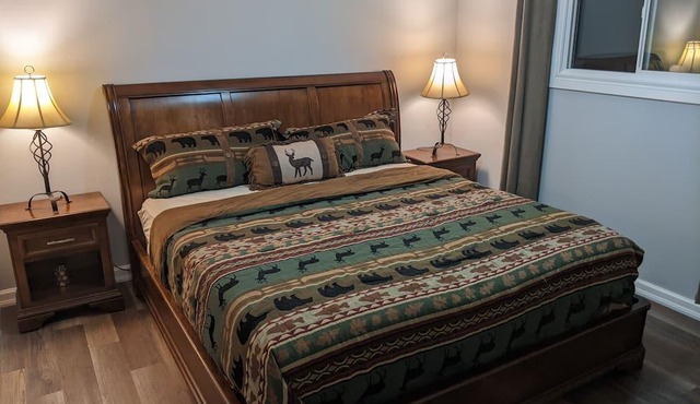 Beautiful 3 Bedroom Unit steps from Balsam Lake