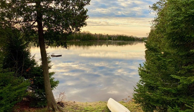 Beautiful 3 Bedroom Cottage on Whitestone Lake