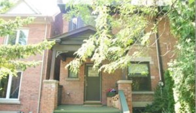 Beautiful 3 bedroom home with parking in Prime Riverdale