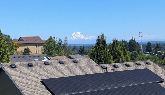 Beautiful 4-bedroom house in peaceful Tumwater with Mt.Rainier view in Tumwater