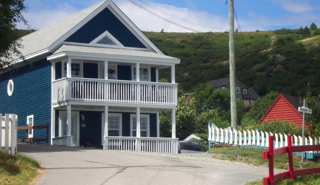 Beautiful 4 bedroom Home Overlook Brigus Harbour