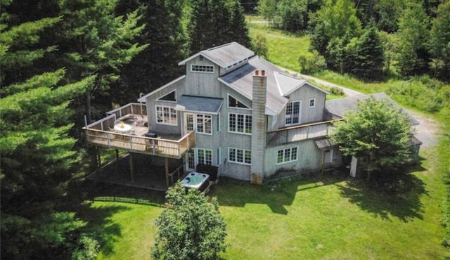 Beautiful 4 Season Muskoka river waterfront cottage with a Hot tub!