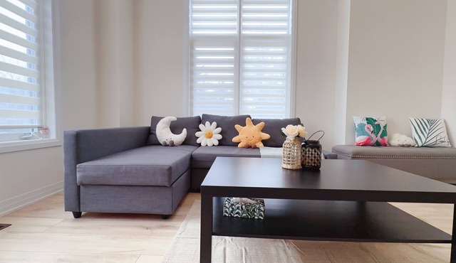 Beautiful 5- Bedroom Boho-Chic Townhouse at Richmond Hill