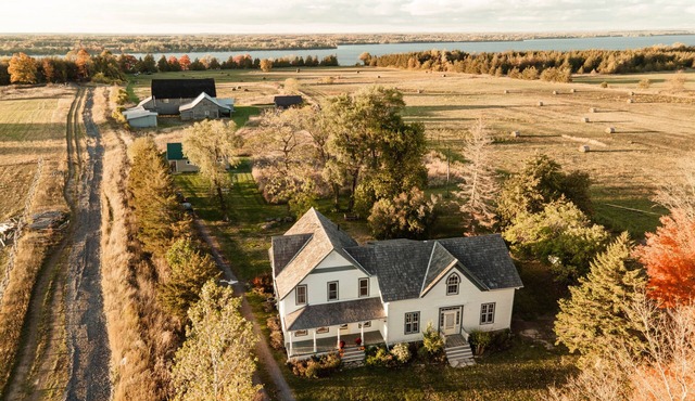 Beautiful 7BR Country Farmhouse with Yoga Studio