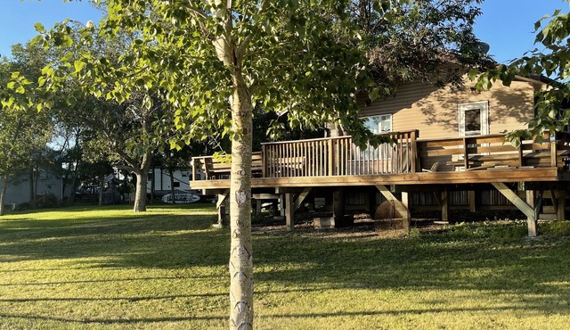 Beautiful and Newly Renovated Lakefront Cottage on Lake Manitoba