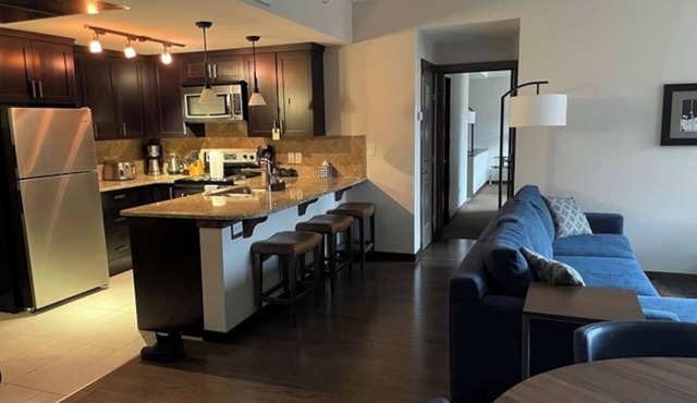 Beautiful, Bright 3-Bedroom Suite at Stoneridge