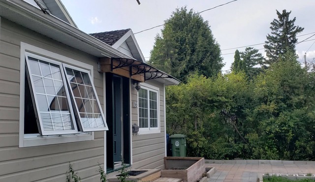 Beautiful bungalow in a very friendly and quite neighborhood. Close to amenities