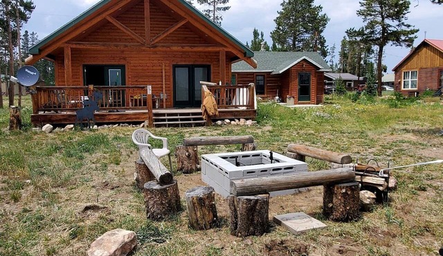 Beautiful Cabin with Fire Pit and Deck in Foxpark, Wyoming in Foxpark