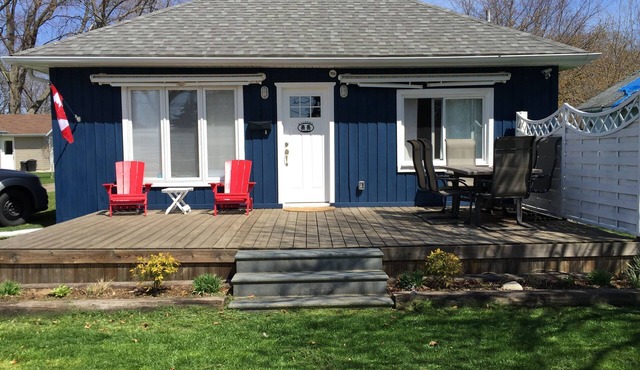 Beautiful, clean cottage, 4 min walk to the beach/playground. Many wineries!