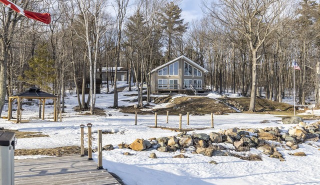 Beautiful cottage on the lake with brand new sauna, large yard and office space.