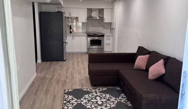 Beautiful Cozy Walkout Basement Apartment