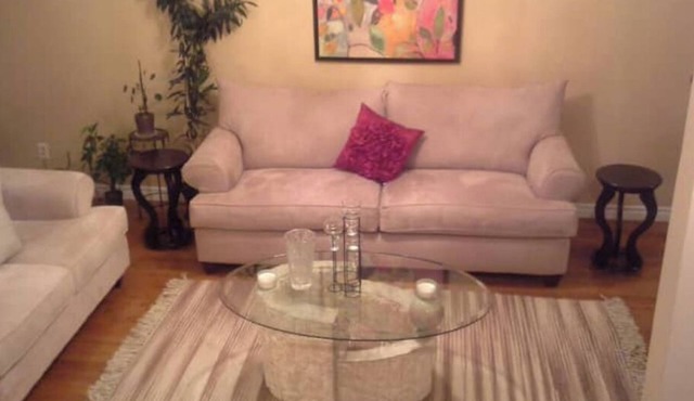 Beautiful getaway with free private parking in Dollard-des-Ormeaux