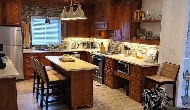 Beautiful home, minutes away from Blue Mountain, Collingwood waterfront,and more