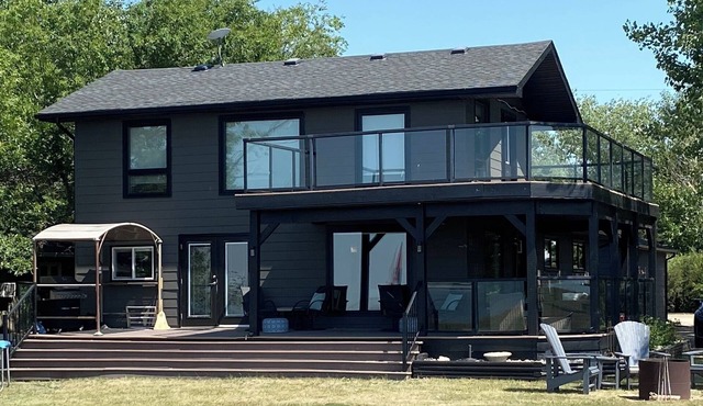 Beautiful Lakefront Paradise on Last Mountain Lake