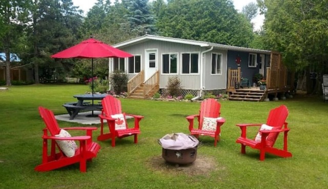 Beautiful lakefront cottage on quiet lake.