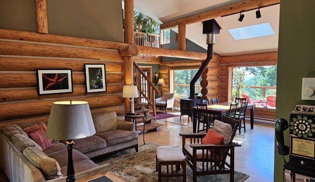 Beautiful light-filled log home