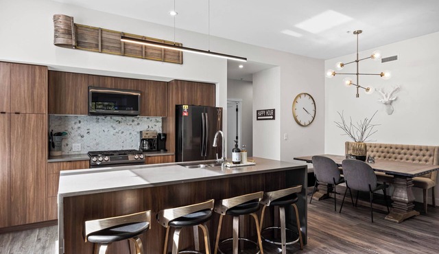 Beautiful & Modern Condo, Ski-In Ski-Out