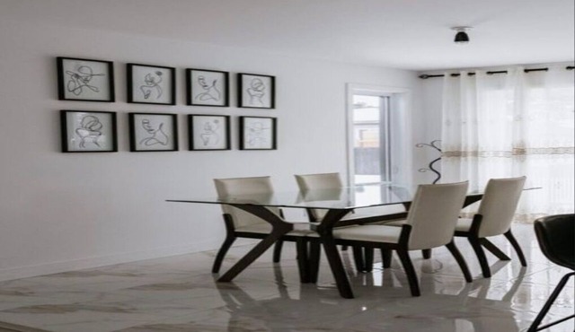 Beautiful modern house. Luxury and comfort near many parks and services
