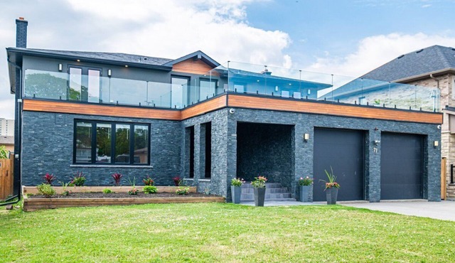 Beautiful Oasis In the city with Heated Pool in Toronto
