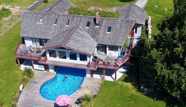 Beautiful Ocean View Villa with Pool on Cortes Island - Sleeps 16